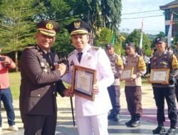 HUT Bhayangkara ke 79, Bupati Muh. Yusuf Ritangnga terima penghargaan Dari Kapolres Enrekang