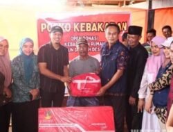 Bupati Enrekang Berikan bantuan Kepada Korban Kebakaran di Desa Banti