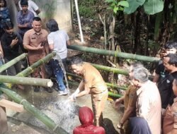 Bupati Enrekang, Yusuf Ritangnga Hadiri Tradisi Mendio Saluran di Dusun Ba’ka