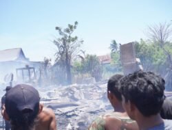 8 Unit Rumah di Jeneponto Habis Dilalap Si Jago Merah, Bupati Paris Yasir Beri Dukungan Moril Kepada Korban