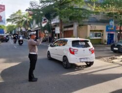 Sat Lantas Polres Wajo Laksanakan Pengamanan dan Pengaturan Lalu Lintas Pagi di Wilayah Kota Sengkang
