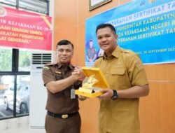 Bupati Uji Nurdin Serahkan Tanah Hibah Untuk Pembangunan Kantor Kejaksaan Bantaeng