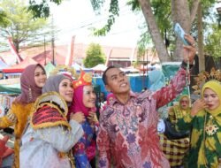 TP PKK Wajo Unjuk Kreatifitas dalam Jambore PKK di Bone Sulsel, Sutra Jadi Primadona Buah Tangan Kader
