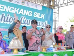 Bupati Wajo, Andi Rosman Bersuka Cita Saksikan Sengkang Silk Fashion Karnaval