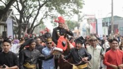 Kirab Budaya, Bupati Bantaeng Tunggangi Kuda Menuju Lapangan Pantai Seruni