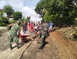 Koramil 1406-10/Pitumpanua Gelar Karya Bhakti Pengerasan Jalan dan Pembersihan Saluran Air