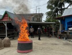 Polres Wajo Bakar Arena Sabung Ayam di Kecamatan Maniangpajo