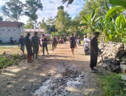 Koramil 1406-10/Pitumpanua Gelar Karya Bhakti Pembersihan Saluran Air di Desa Buriko