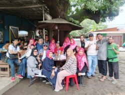 Dari Alumni untuk Sesama, THH SPENSA Makassar Bagikan 150 Rak Telur di Jumat Berkah