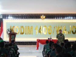 Dandim 1406/Wajo Berikan Jam Komandan, Tegaskan Disiplin dan Loyalitas Prajurit
