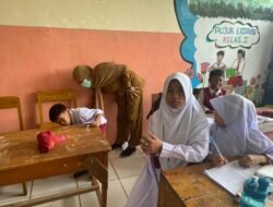 UPT Puskesmas Sinoa Memberantas Sarang Nyamuk Untuk Mencegah Demam Berdarah