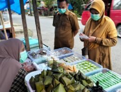 Promkes dan Kesling UPT Puskesmas Labbo Melakukan Pembinaan Penjual Takjil Tentang Penggunaan APD K3