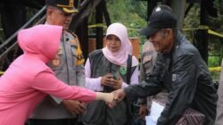 Kapolres Barru Kunjungi Korban Kebakaran di Desa Lasitae