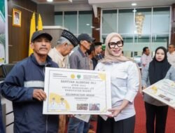Bupati Barru Serahkan 25 Unit Alsintan untuk Dukung Program LTT