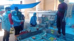 Tim Dinkes Bantaeng Bersama UPT Puskesmas Kassi-kassi dan Lasepang Melakukan Pengawasan Keamanan Pangan di Pasar Tradisional Lambocca
