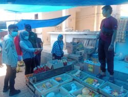 Tim Dinkes Bantaeng Bersama UPT Puskesmas Kassi-kassi dan Lasepang Melakukan Pengawasan Keamanan Pangan di Pasar Tradisional Lambocca