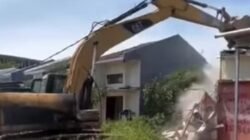 Sengketa Lahan Memanas, 13 Rumah di Perumahan Aliqa Makassar Diratakan Ekskavator