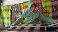 Dari Wajo ke Panggung Nasional: Sentuhan Emas Tangan Kreatif Persit Angkat Tenun Sutera Sengkang