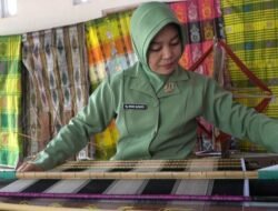 Dari Wajo ke Panggung Nasional: Sentuhan Emas Tangan Kreatif Persit Angkat Tenun Sutera Sengkang