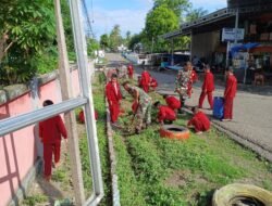 Koramil 1406-07/Takkalalla Laksanakan Karya Bhakti Bersama Siswa SDN 225 Peneki