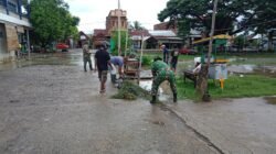 Koramil 1406-08/Sabbangparu Laksanakan Karya Bakti Pembersihan Pasar Salojampu Bersama Warga