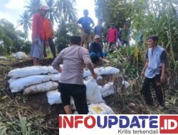 Kapolsek Belawa Imbau Warga Waspada Banjir, Polisi Turun Kerja Bakti Antisipasi Tanggul Jebol