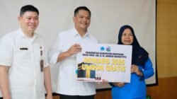 Bupati Bantaeng Serahkan Dua Paket Umroh Gratis ke Pegawai RSUD Prof. Anwar Makkatutu