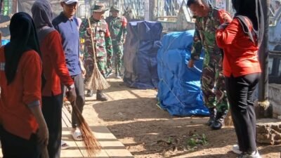 Koramil 1406-01/Tempe Laksanakan Karya Bhakti Pembersihan Saluran Air Bersama Masyarakat