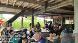 UPT Puskesmas Baruga Melaksanakan Pelayanan Imunisasi Rutin di Desa Papanloe