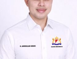 Ingat Jasa-jasa Guru, IKA SNAPEL Gowa Beri Bantuan 6 Unit AC