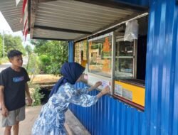 Kesling UPT Puskesmas Moti Mengawasi Penyedia Pangan Dalam Penggunaan Risiko Tambahan Makanan