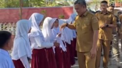 Roadshow Pembagian Seragam Gratis Berlanjut, Bupati Jeneponto Tinjau Langsung Kondisi Sekolah dan Serap Aspirasi Siswa