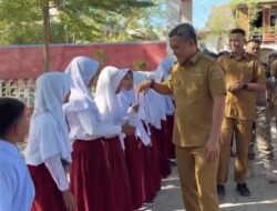 Roadshow Pembagian Seragam Gratis Berlanjut, Bupati Jeneponto Tinjau Langsung Kondisi Sekolah dan Serap Aspirasi Siswa