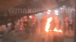 Jalan Veteran Selatan Makassar Ricuh Dini Hari, Satu Unit Motor Hangus Terbakar