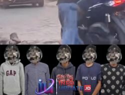 Sejumlah Pria Terduga Pelaku Perusakan Mobil Dimaros Diamankan Polisi. Korban Diteriaki Maling