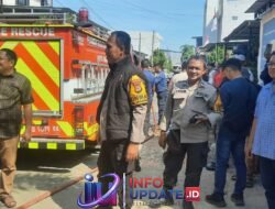 Pos Tiga Pilar dan Polsek Tamalate Siaga Penuhi Aduan Warga, Kebakaran Tumpukan Sampah di Graha Alauddin Dipadamkan