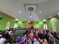 H. Amirullah Abbas Bagikan 200 Bakul Maulid, Hidupkan Kembali Ruh Tradisi Maulid di Mannyoi