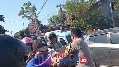 Aipda Rusli, Bhabinkamtibmas Desa Lasitae, Barru Berhasil Mencuri Perhatian Warga Dengan Suguhan Air Mineral
