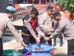 Polres Wajo Salurkan 6.000 Liter Air Bersih untuk Warga Kampung Baru Desa Nepo