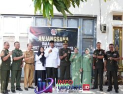 HUT ke-81 TNI, Kodim 1406/Wajo Hadir Menyapa dan Berbagi Kepedulian kepada Warga
