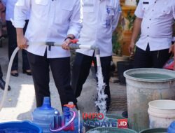 Bupati Bantaeng Distribusikan Bantuan Air Bersih Ke Masyarakat Yang Terdampak Kekeringan