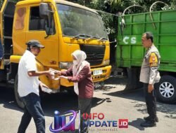 Polsek Tamalate & Catering Madinah Bagi Ratusan Es Buah ke Pengendara Antre BBM di SPBU Alauddin Makassar