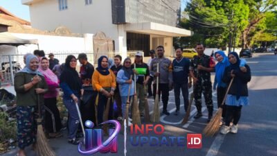 Bhabinkamtibmas Kunjung Mae Gelar Jumat Bersih, Sisipkan Himbauan Kamtibmas ke Warga