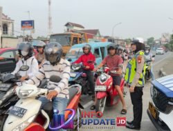 Satlantas Polres Maros Imbau Pengendara Gunakan Helm dengan Benar dan Hindari Kebutan