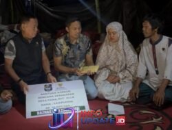 Bupati Enrekang Serahkan Bantuan Rp 10 Juta untuk Keluarga Korban Kebakaran di Alla