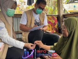 Tim Medis UPT PKM Loka Bagikan Kemoprofilaksis Bagi Warga Yang Kontak Erat Dengan Paisen MH