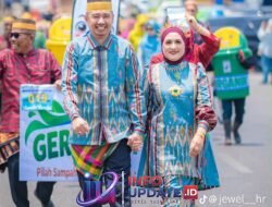 Kepala DLH Wajo Bersama Istrinya Tampil Memukau di Ajang Fashion Show Festival Danau Tempe 2026