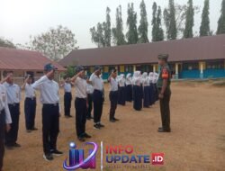 Babinsa Koramil 1406-09/Sajoanging Berikan Materi Wawasan Kebangsaan dan Latihan PBB kepada Siswa SMP 3 Penrang
